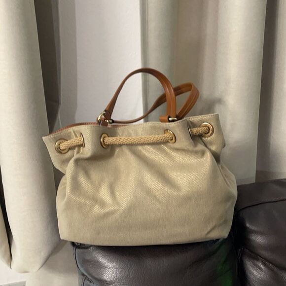 Michael Kors Satchel Purse. - Picture 2 of 7